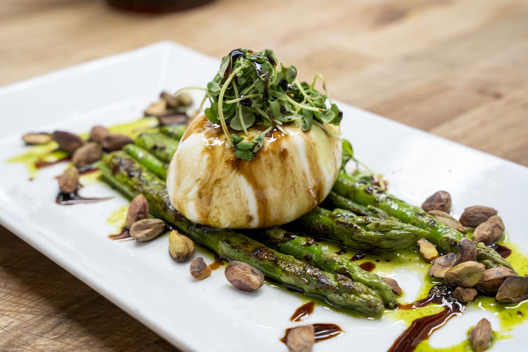 Burrata with grilled asparagus